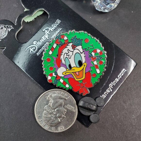 Disney Donald Duck Trading Pin Santa Christmas Wreath Candy Cane Badge Brooch - Picture 2 of 5
